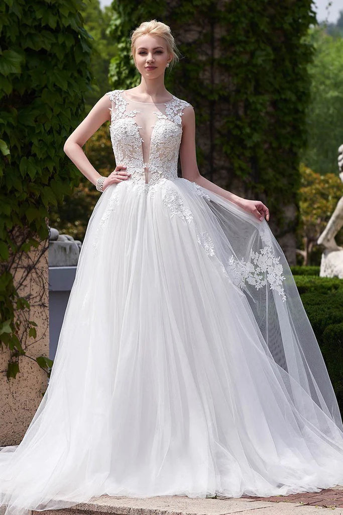 Seasonal Fashion New Style A-line Scoop Neck Tulle Appliques Lace Court Train Backless Wedding Dress