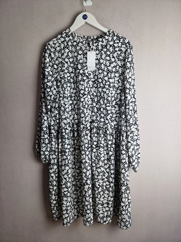 Fashion-Forward Papaya black & white floral print dress, new - size 20