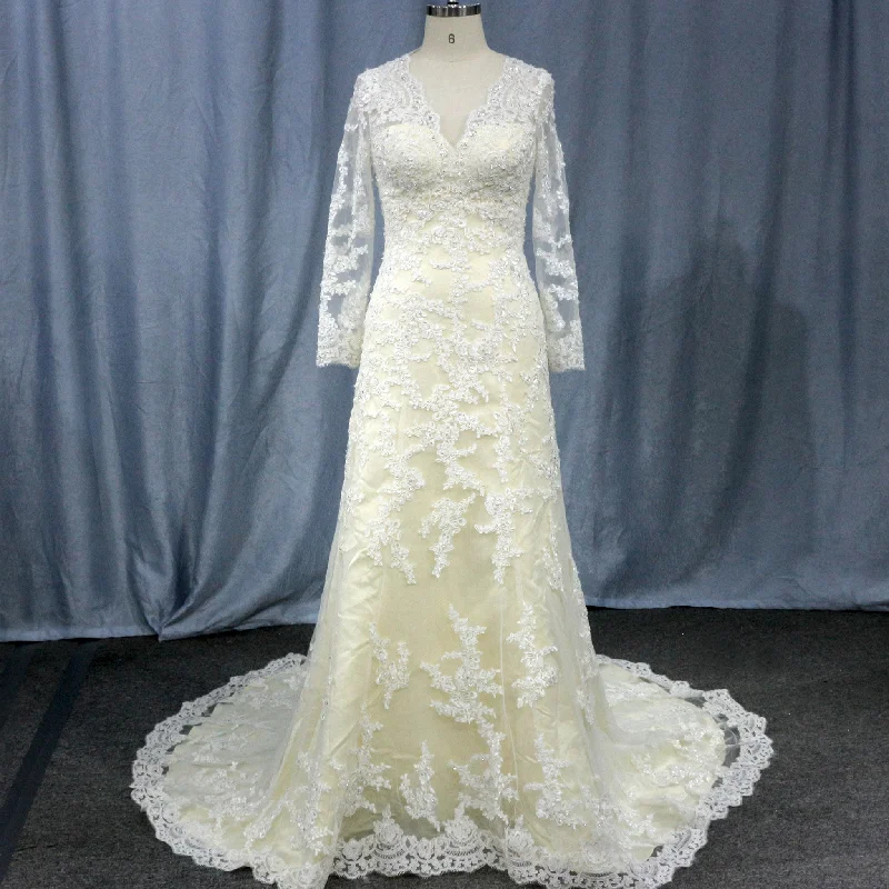 Exquisite Women's Wear Sale Elegant Cream Long Sleeve A Line V-Neck Lace Wedding Dresses