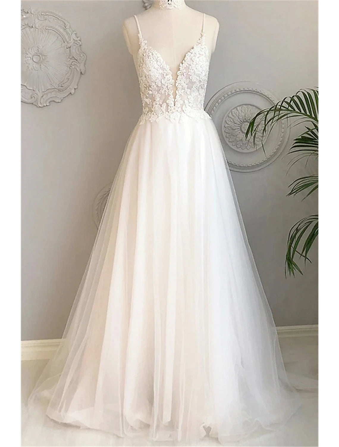 Trendy Women’S Wear Beach Wedding Dresses A-Line Sweetheart Camisole Spaghetti Strap Court Train Lace Bridal Gowns With Buttons Appliques  Summer Wedding Party, Women's Clothing