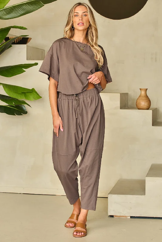 Romantic Detailing High Low Boxy Fit Tee and Crop Pants Set