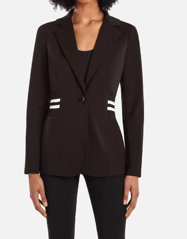 Boutique Styles Alpha Jacket In Black