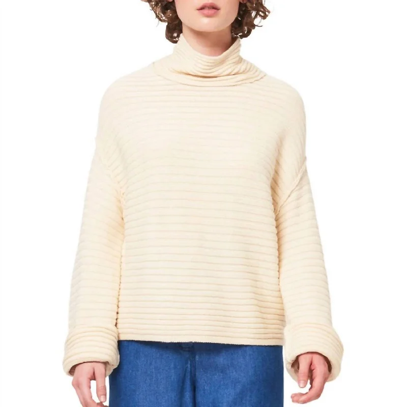 Break Fashion Norms Pema Pullover In Cream